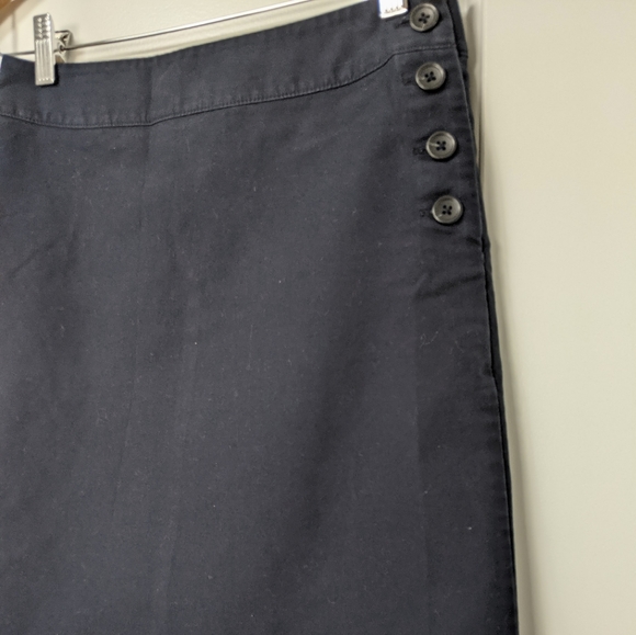 Banana Republic Dark Skirt with Button details - Picture 4 of 6